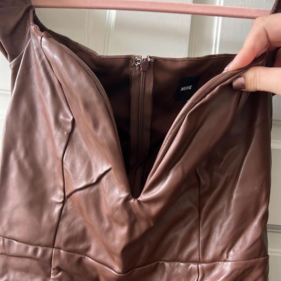 Short Pleather Brown Dress with V Neck (WIRE) - Picture 4 of 6